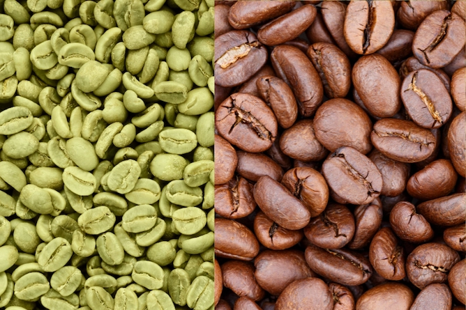 na esquerda, grãos de café verdes e na direita, grãos de café torrados
